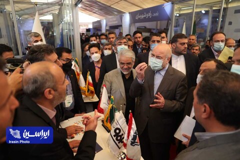 بازدید رئیس مجلس شورای اسلامی از غرفه فولاد مبارکه