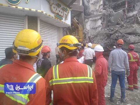 عملیات آواربرداری در ساختمان مترو پل