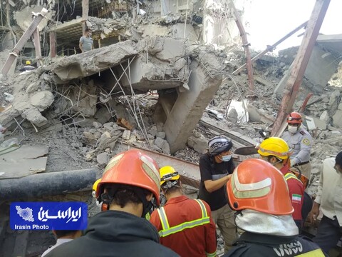 عملیات آواربرداری در ساختمان مترو پل