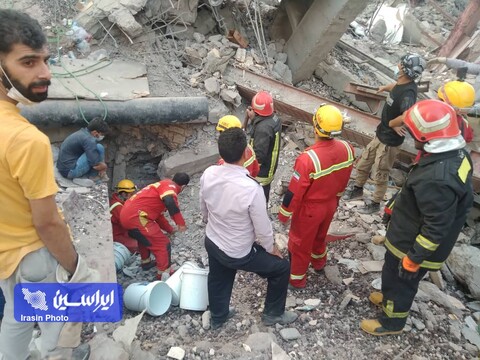 عملیات آواربرداری در ساختمان مترو پل