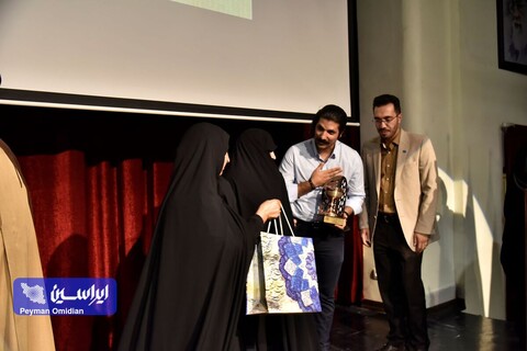 آیین رونمایی از مستند «ایستاده در افق» و کتاب «زمان بیست»