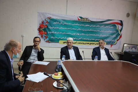 مردم همجوار معادن و صنایع باید از برکات این واحدها بهره‌مند شوند