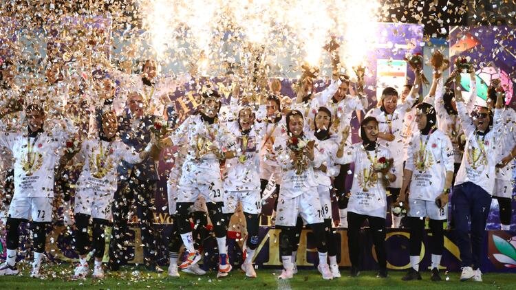 خاتون قهرمان شد/ طلسم سپاهان و سومی نشکست