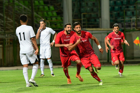 رمز موفقیت دست در دست یکدیگر دادن است