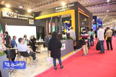 استقبال بازدیدکنندگان از غرفه گروه فولاد مبارکه در نمایشگاه صنعت مالی