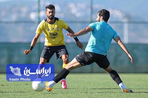 پای رضاییان به گلزنی در نقش جهان باز شد/ سوپر گل از رامین!