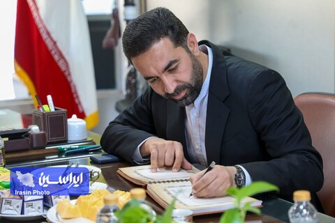 بازدید علیرضا ایزدی از ورزشگاه نقش جهان