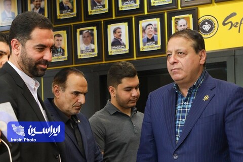 بازدید علیرضا ایزدی از ورزشگاه نقش جهان