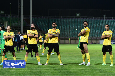 دیدار تیم‌های ذوب‌آهن و فولاد مبارکه سپاهان