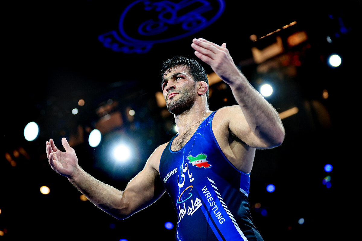 یزدانی ۱ _ تیلور ۷/ تاج‌گذاری تیلور در برابر شیرشاه