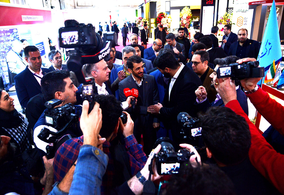 بازدید مدیرعامل فولاد مبارکه از غرفه های دانش بنیان ایران متافو ۲۰۲۲