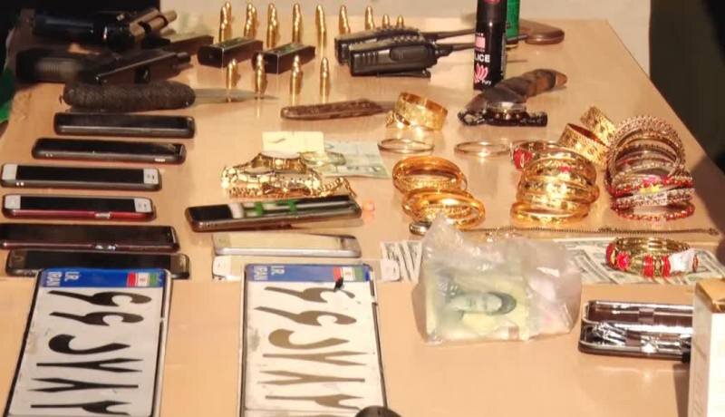 تحویل ۶۴ دستگاه وسیله نقلیه مسروقه به مالباختگان خمینی‌شهری