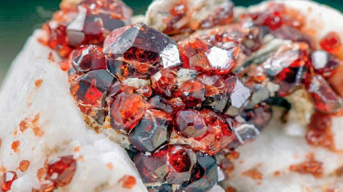 تامین زیرساخت ارایه تسهیلات به فعالان صنعت گوهرسنگ