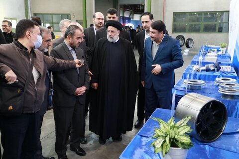 ورود مردم به میدان تولید سبب موفقیت کشور می‌شود