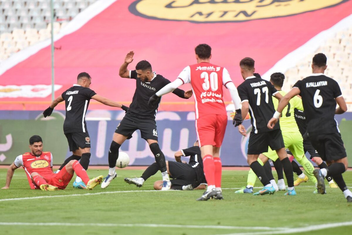 خلاصه بازی پرسپولیس – ون پارس/ درخشش اصفهانی‌ها و عملکرد خوب بیرانوند