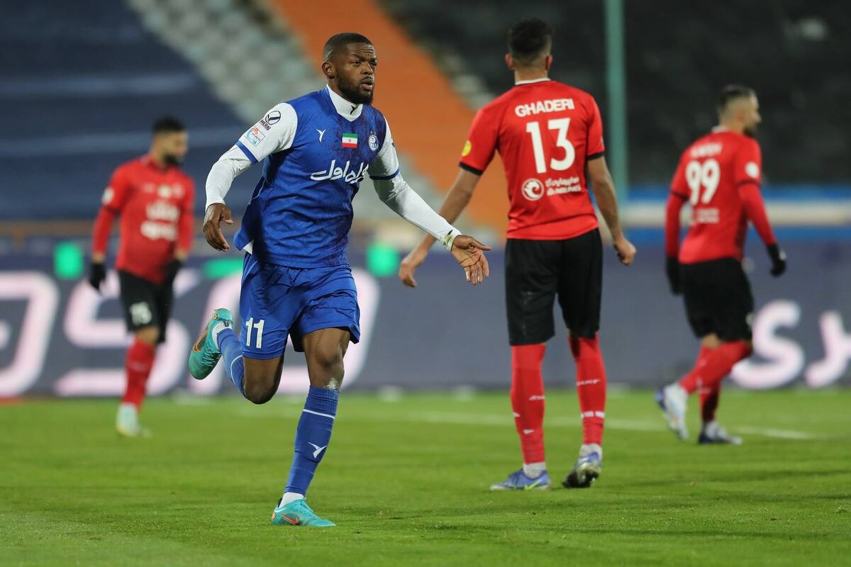 استقلال در دیداری جنجالی تراکتور را حذف کرد