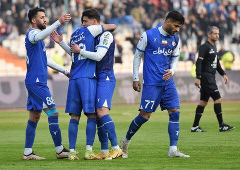 برد راحت استقلال مقابل ملوان