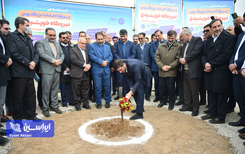 مراسم کلنگ‌زنی احداث بزرگترین نیروگاه خورشیدی کشور