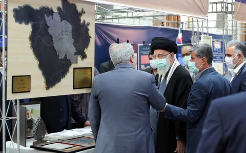 رهبر معظم انقلاب از نمایشگاه توانمندی‌های صنعتی بازدید کردند