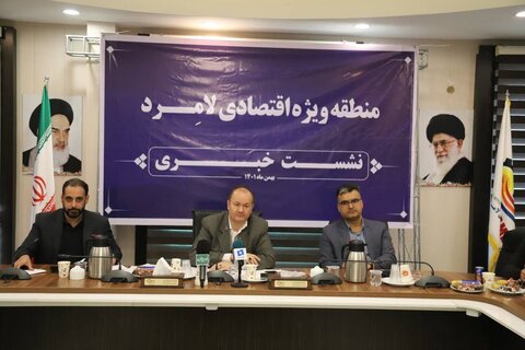 امضای ۴ قرارداد سرمایه گذاری در حوزه های فولاد و پتروشیمی در لامرد