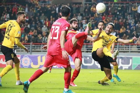 خلاصه بازی سپاهان – فولاد/ برتری طلایی‌ها با گل‌به‌خودی