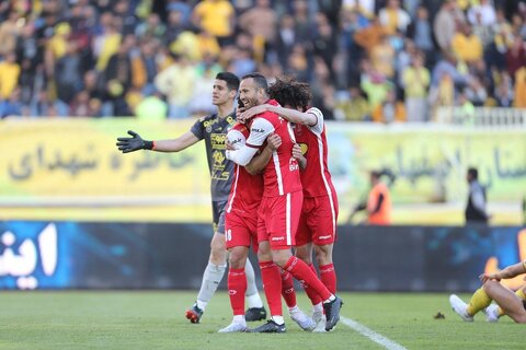 خلاصه بازی سپاهان – پرسپولیس/ اشتباهات مکرر خط دفاعی زردپوشان