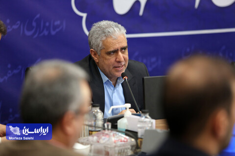 مراسم اهدا و واگذاری واحدهای مسکونی به خانواده‌های نیازمند