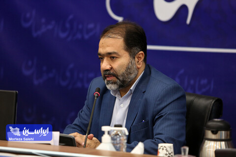 مراسم اهدا و واگذاری واحدهای مسکونی به خانواده‌های نیازمند