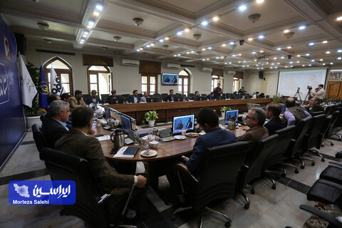 مراسم اهدا و واگذاری واحدهای مسکونی به خانواده‌های نیازمند