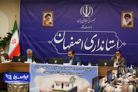 مراسم اهدا و واگذاری واحدهای مسکونی به خانواده‌های نیازمند