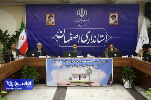 مراسم اهدا و واگذاری واحدهای مسکونی به خانواده‌های نیازمند