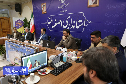 مراسم اهدا و واگذاری واحدهای مسکونی به خانواده‌های نیازمند