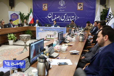 مراسم اهدا و واگذاری واحدهای مسکونی به خانواده‌های نیازمند