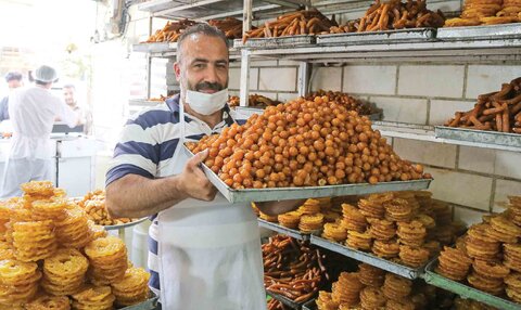 کام قنادان با خرید مسافران نوروزی شیرین می‌شود