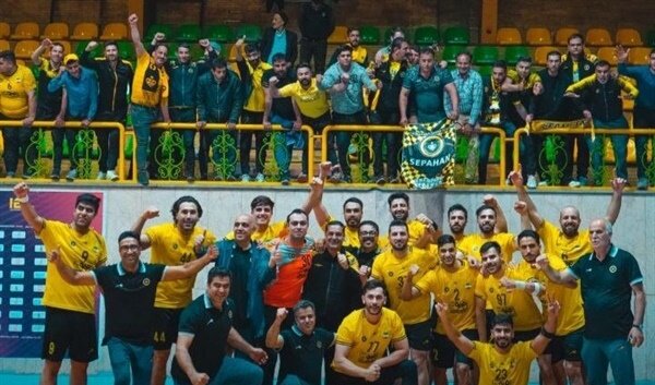 برد شیرین طلایی‌های سپاهان در کرمان