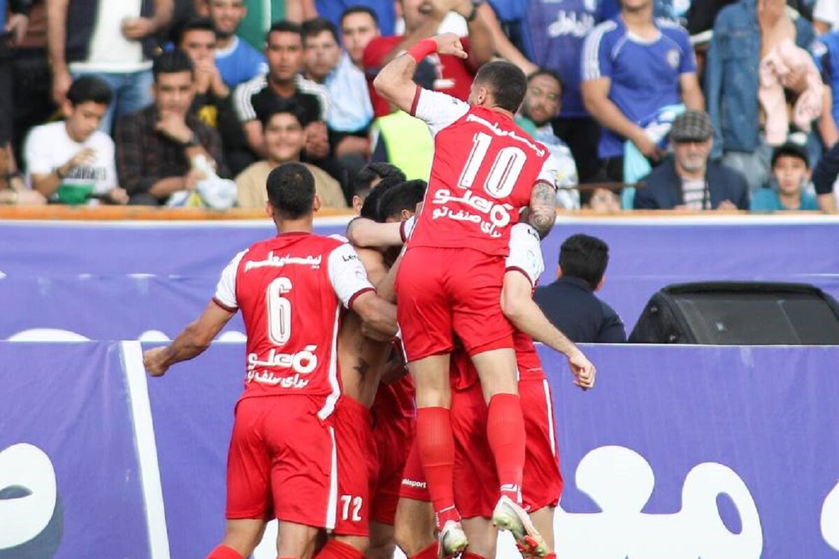 پرسپولیس حساس‌ترین دربی را برد و صدرنشین شد