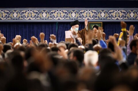 جمعی از کارگران با رهبر معظم انقلاب دیدار کردند