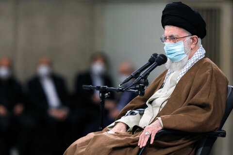 باید درآمد ناشی از کار و تلاش باشد و فرهنگ ثروت‌های باد آورده متوقف شود