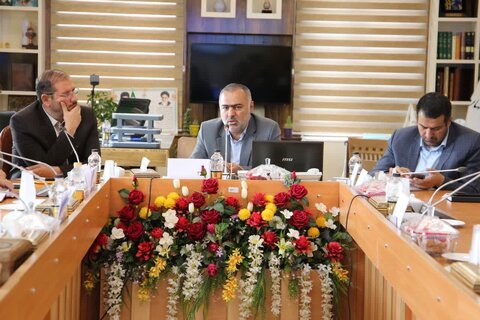 زاینده‌رود فراتر از یک رودخانه و حق قانونی و شرعی مردم اصفهان است