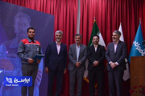 آیین بزرگداشت روز کار و کارگر و تجلیل از کارگران نمونه گروه سرمایه‌گذاری توکافولاد