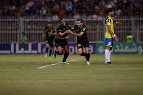 سپاهان صدر جدول را فعلاً پس گرفت/ نگاه طلایی‌ها به نبرد پیکان – پرسپولیس