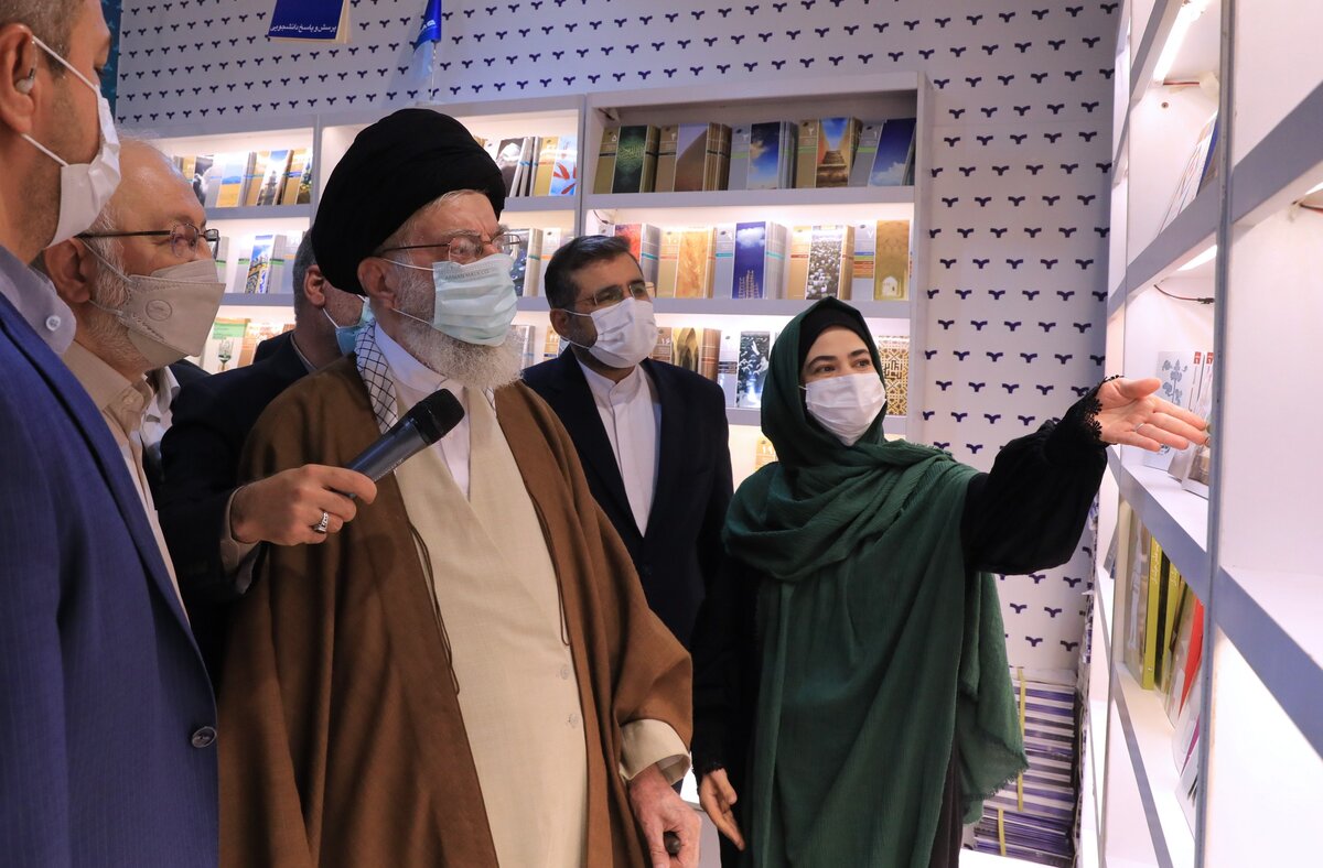 بازدید رهبر انقلاب از نمایشگاه بین‌المللی کتاب تهران