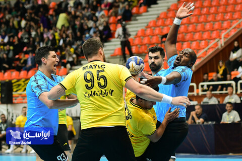 مسابقه هندبال سپاهان - الکاظمه کویت