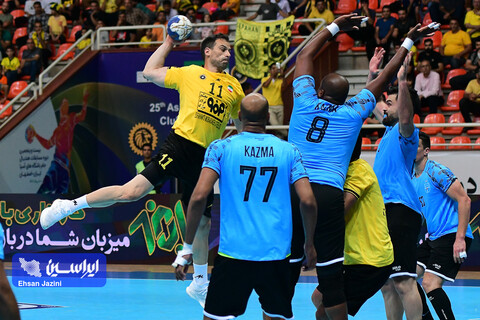 مسابقه هندبال سپاهان - الکاظمه کویت