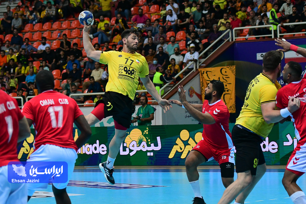 پیروزی تیم هندبال سپاهان مقابل نماینده عمان