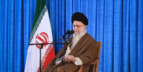رهبر انقلاب: حرکت در صنعت هسته‌ای در حکم کلید برای پیشرفت‌های علمی کشور است