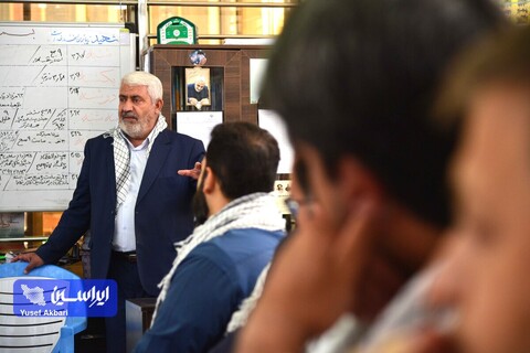 ادای احترام جمعی از کارکنان گروه فولاد مبارکه به مقام شهید سپهبد حاج قاسم سلیمانی