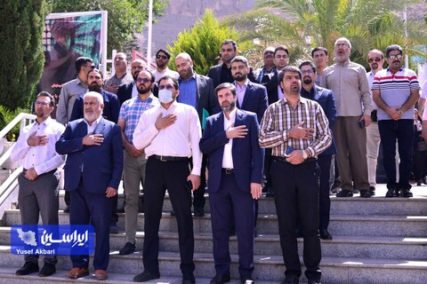 ادای احترام جمعی از کارکنان گروه فولاد مبارکه به مقام شهید سپهبد حاج قاسم سلیمانی