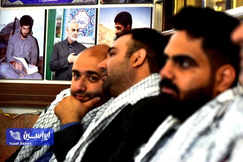 ادای احترام جمعی از کارکنان گروه فولاد مبارکه به مقام شهید سپهبد حاج قاسم سلیمانی