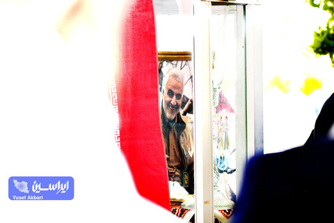 ادای احترام جمعی از کارکنان گروه فولاد مبارکه به مقام شهید سپهبد حاج قاسم سلیمانی